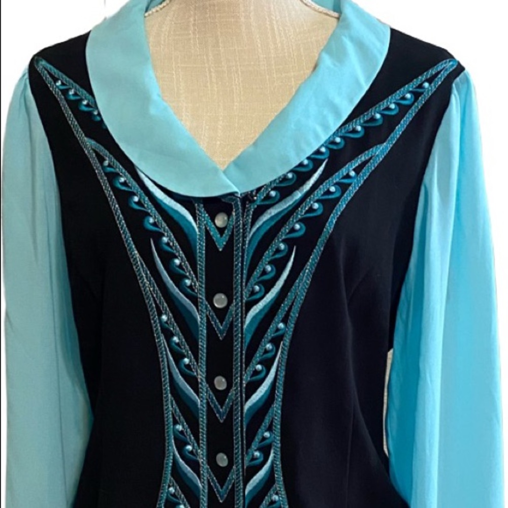 Bob Mackie wearable art embroidered blouse. Size M ❤️